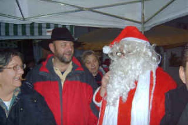 2006weihnachtsmarkt-2006-4D4506C9F-BE7C-B8D9-941D-2A3155B52E92.jpg